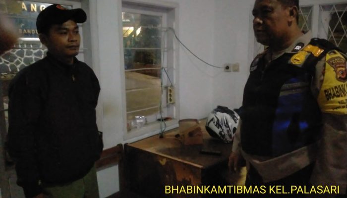 Anggota Bhabinkamtibmas Polsek Panyileukan Laksanakan Kontrol Kamling