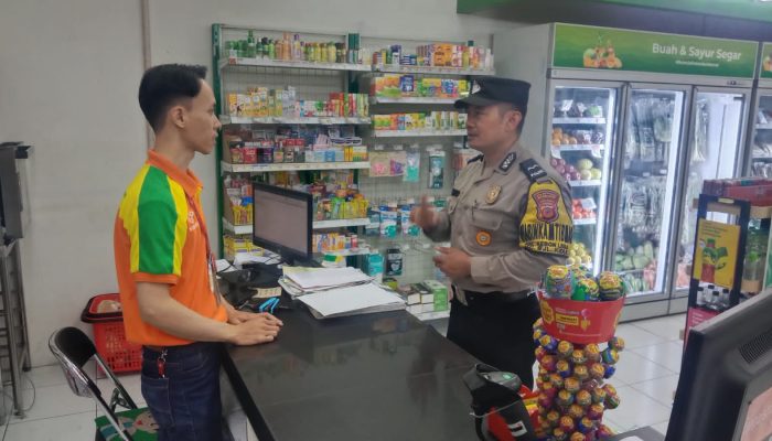 Patroli dialogis Pertokoan minimarket – minimarket  di kecamatan Bojongloa kidul