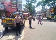 Personil Polsek Bandung Kulon giat Yanmas siang hari Pengaturan Lalulintas