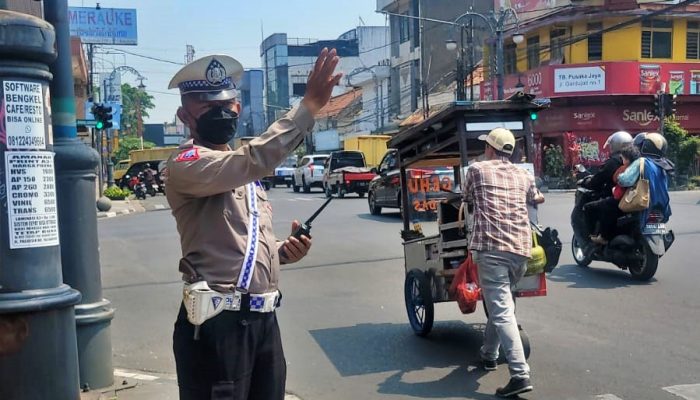 Polsek Astanaanyar Gelar Gatur Lalulintas, Cegah Gangguan Kamseltibcarlanta Siang