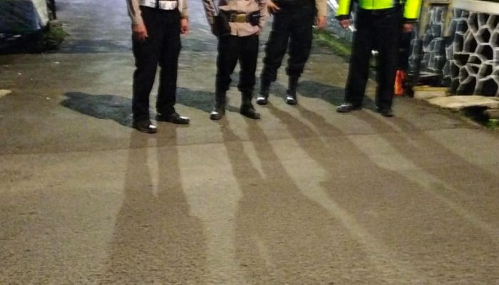 Anggota Polsek Bandung Kidul Patroli Dialogis Dengan Linmas Perumahan