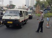 Urai Kemacetan, Personel Polsek Babakan Ciparay Gelar Pengaturan arus Lalin