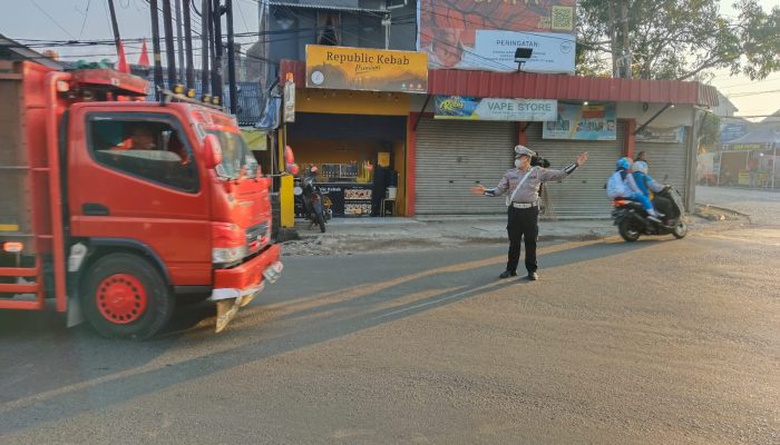 Anggota Polsek Gedebage masih hadir di lapangan