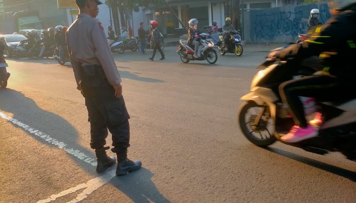 Berikan Pelayanan Kepada Masyarakat, Personil Polsek Cibeunying Kidul Laksanakan Kegiatan Gatur pagi