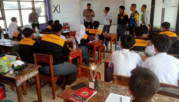 Antisipasi Kenakalan Remaja, Unit Lantas Polsek Sukajadi Polrestabes Bandung Bersama Bhabinkamtibmas Laksanakan Pembinaan dan Penyuluhan di Sekolah SMA – SMK Puragabaya