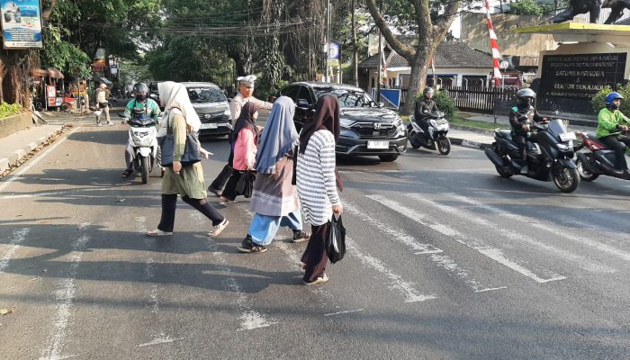 Gatur Lalin Sore, Upaya Polantas Polsek Sukajadi Polrestabes Bandung, Hadirkan Kelancaran di Jalan Raya