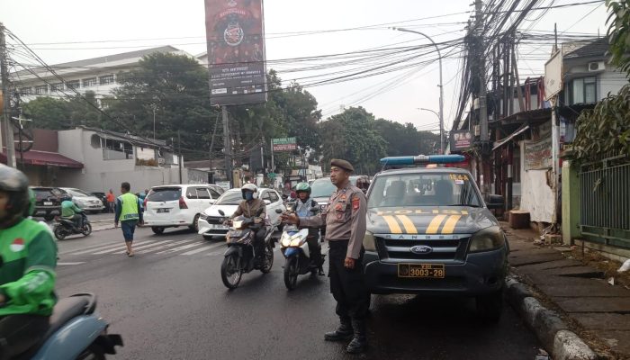 Personel Polsek Cidadap Antisipasi Rawan Sore Gelar Pengaturan Arus Lalin