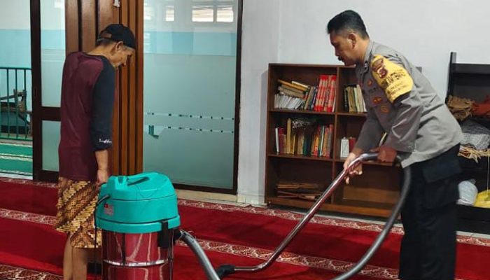 Polsek Lengkong Gelar Bakti Sosial dan Bakti Religi di tempat Ibadah