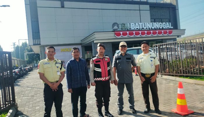 Antisipasi Gangguan di Tempat Ibadah,Anggota Polsek Bandung Kidul Melaksanakan Pengamanan