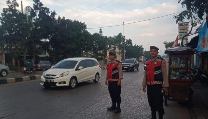 Personel Polsek Babakan Ciparay menempati Strong Point Gatur Sore Hari