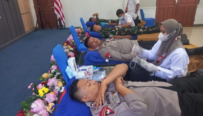 Sat Brimob Polda Jabar Laksanakan Donor Darah Dalam Rangka Ulang tahun Lanal TNI- AL Cirebon