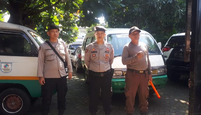 Personil Polsek Buah Batu Laksanakan Pengamanan Ibadah Di Gereja GBKP