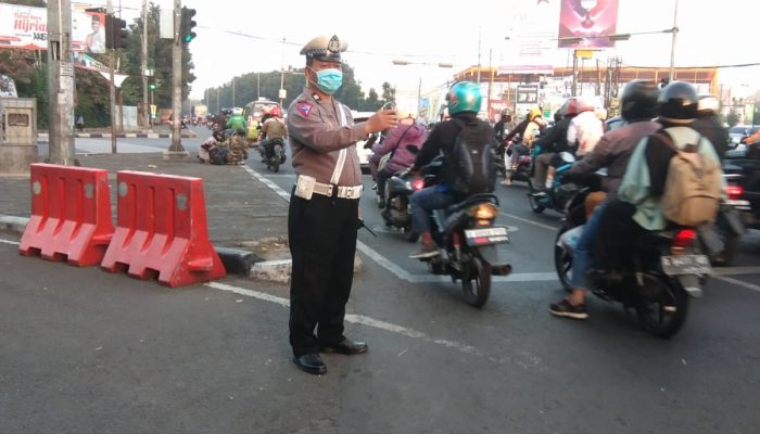 Berikan Pelayanan Pagi Hari ,Anggota Lantas Polsek Bandung Kidul Hadir di Tengah Tengah Masyarakat