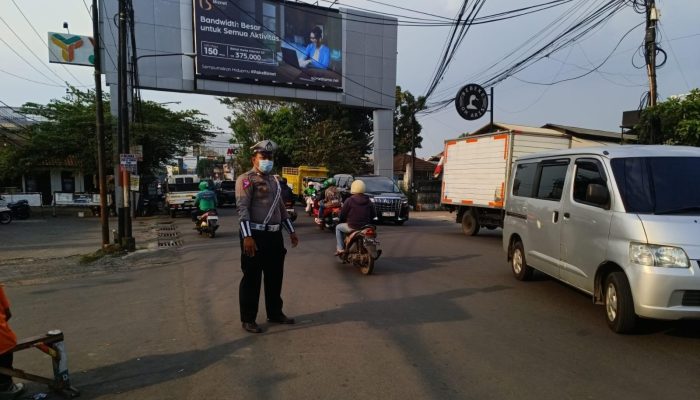 Urai Kemacetan, Personel Polsek Babakan Ciparay Gelar Pengaturan arus Lalin