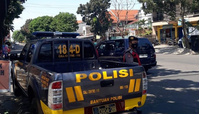 Antisipasi Kemacetan Siang Hari, QR Unit Samapta Polsek Antapani Lakukan Pengaturan