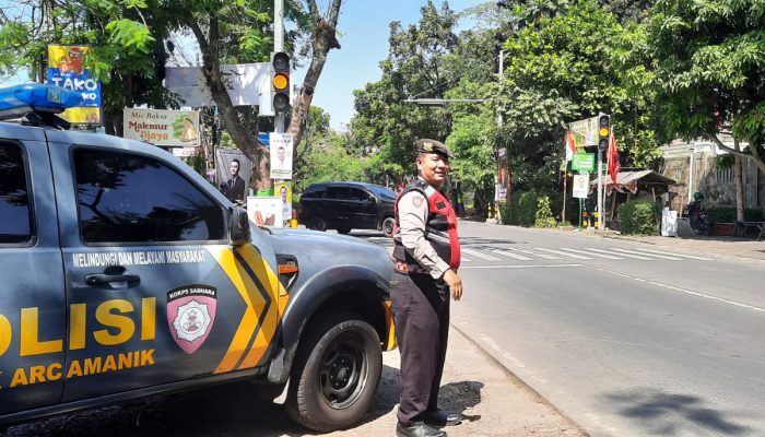 Pengaturan lalulintas Oleh unit samapta Polsek Arcamanik