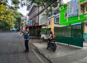 Bhabinkamtibmas Polsek Sukajadi Bripka Wawan Heri Yanmas Pagi Didepan Gerbang Sekolah Ar – Rohmah