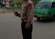 Antisipasi kepadatan Lalin Sore Hari, Personil Unit Samapta Polsek Panyileukan Lakukan Pengaturan Yanmas