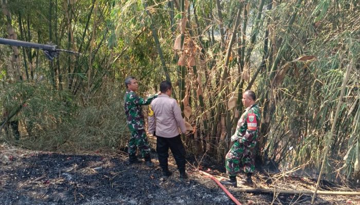 Polsek Tarogong Kaler Cek Lokasi Kebakaran Lahan Kebun Bambu