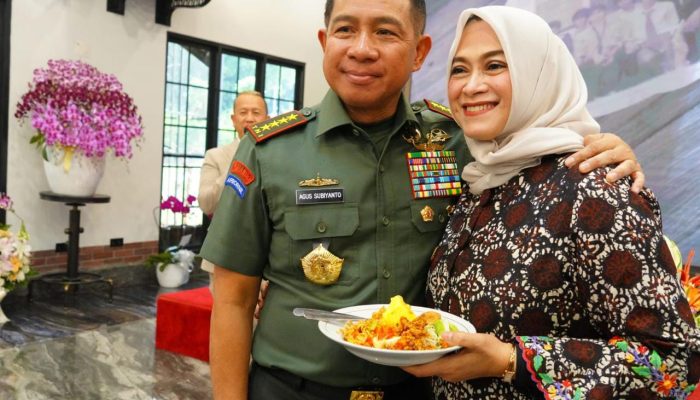 Tanda Rasa Syukur, Panglima TNI Beri Santunan Anak Yatim