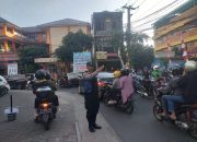 Antisipasi Kemacetan pagi Personil Unit Binmas Polsek Arcamanik Melaksanakan Penjagaan Pengaturan Arus Lalin