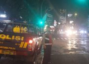 Jaga Kamtibmas Malam Hari Unit Patroli QR 18.4.C Polsek Cicendo Polrestabes Bandung Laksanakan Blue Light Patrol