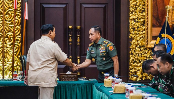 Panglima TNI Dampingi Menhan RI Beri Pembekalan 40 Nakes TNI Akan Bertugas dalam Misi Kemanusiaan Gaza