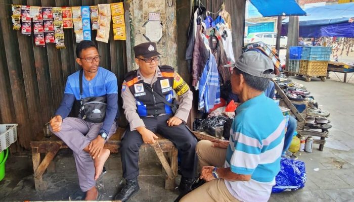 Jalin Komunikasi dan Silaturahmi, Bhabinkamtibmas Polsek Astanaanyar Laksanakan Sambang