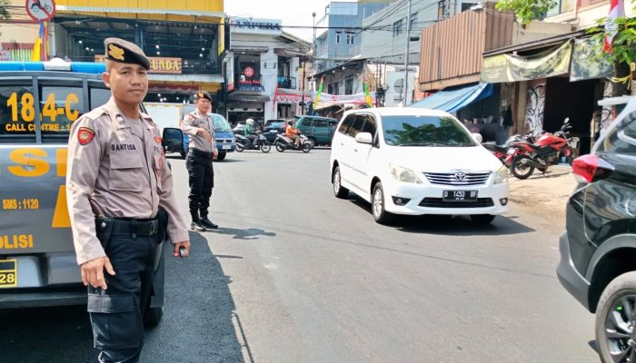 Personil Unit Samapta Polsek Astanaanyar Laksanakan Giat Yannas Siang Penjagaan dan Pengaturan Lalulntas