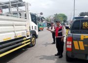 Personil Unit QR Samapta Polsek Babakan Ciparay Laksanakan Gatur Lalulintas Sore Di Jl Soekarno Hatta Kota Bandung