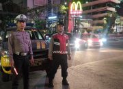 Jaga Kamtibmas Malam Hari Unit Patroli QR 18.4.C Polsek Cicendo Polrestabes Bandung Laksanakan Blue Light Patrol