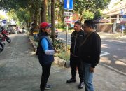 Kanit Binmas Polsek Bandung Wetan melakukan Door to Door System ke Warga di wilayah hukum Polsek Bandung Wetan