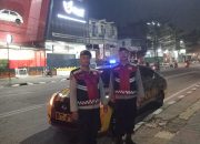 Polsek Bojongloa kidul Pergelaran Strong point Bandung Lautan Biru ( BLB ) antisipasi kemacetan malam hari