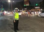 Cegah Kemacetan Polsek Kiaracondong Lakukan Pengaturan Di Malam Hari