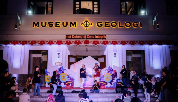 Rasakan Sensasi Menjelajah di Night At The Museum Geologi Bandung