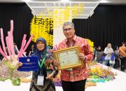 Pj. Walikota Cimahi Menerima Penghargaan Proklim Dari Kementerian Lingkungan Hidup 