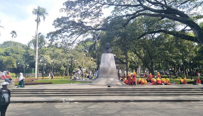 Sudah pernah main ke Taman Dewi Sartika Kota Bandung? Kalau belum, yuk simak ulasan di bawah ini!