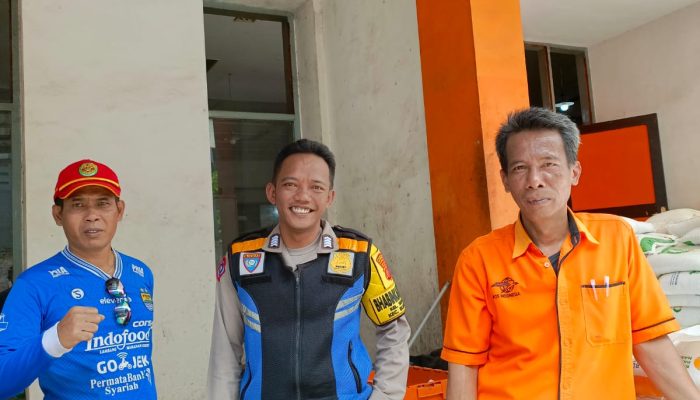 BhabinKamtibmas Kelurahan Sekejati Polsek Buah Batu kegiatan Sambang Bimkamsa dan Bersih-bersih bareng