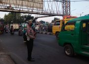 Antisipasi Kemacetan Sore Hari Personil Unit Lalulintas Polsek Cibeunying kidul Melaksanakan Pengamanan Jalur