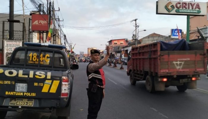 Ciptakan Kamseltibcarlantas Unit Samapta Polsek Ujungberung Lakukan Gatur Lalin pagi Hari