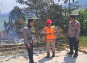 Polisi Cek TKP Kebakaran Rumah