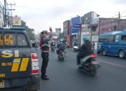 Personil Samapta Polsek Ujungberung Lakukan Giat Pengaturan Arus Lalulintas pagi Hari