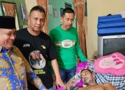 Ketua AMPG Bersama Tokoh Masyarakat Rohil Kunjungi Tim Yang Sedang Sakit
