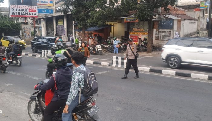 Agar Masyarakat Nyaman, Bhabinkamtibmas Polsek Sukajadi Polrestabes Bandung Laksanakan Yanmas Pagi