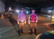 Kegiatan kepolisian yang di tingkatkan Antisipasi Gangguan Kamtibmas dan Kejahatan Malam Lainnya Personel Polsek Bojongloa kidul Lakukan Patroli dan Pemantauan Malam Hari