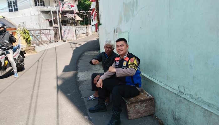 Jalin Kedekatan Dengan Masyarakat, Bhabinkamtibmas Polsek Sukajadi Sambang Ke Wilayah Binaannya