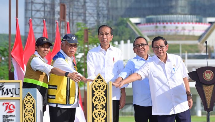 Panglima TNI Dampingi Presiden RI Resmikan Plaza Seremoni di IKN