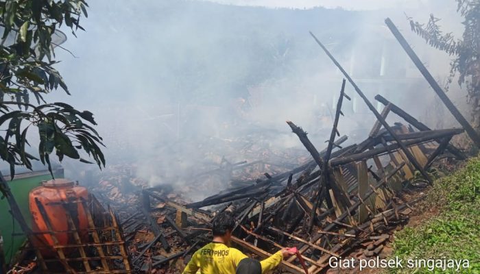 Kebakaran Hebat di Singajaya Tiga Unit Rumah Ludes Terbakar