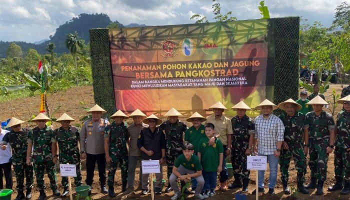 Dukung Ketahanan Pangan TNI-Polri Bersinergi Lakukan Penanaman Pohon di Tasikmalaya