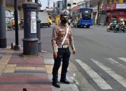 Personil Unit Lantas Polsek Astanaanyar Laksanakan Kegiatan Yanmas Sore Pengaturan Lalulintas